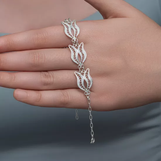 Gümüş Lale Motifli Telkari Kadın Bileklik