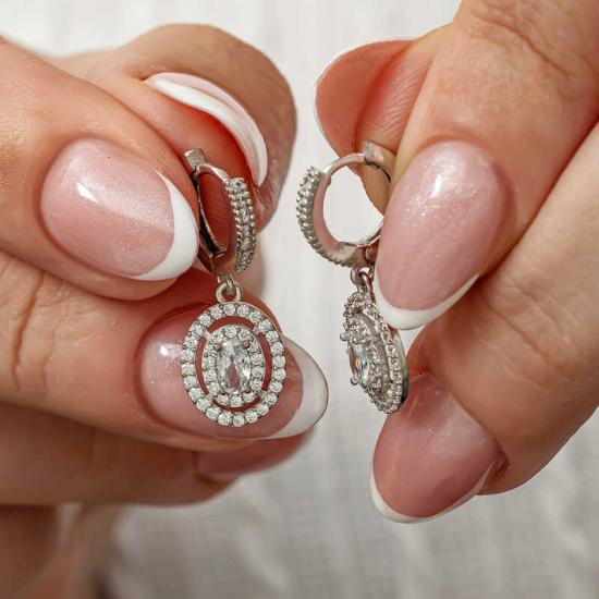 Gümüş Oval Taşlı Sallantılı Küpe Gümüş Oval Taşlı Sallantılı Küpe