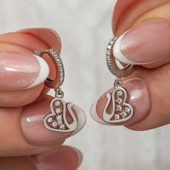 Gümüş Sallantılı Kuğu Kadın Küpe Gümüş Sallantılı Kuğu Kadın Küpe