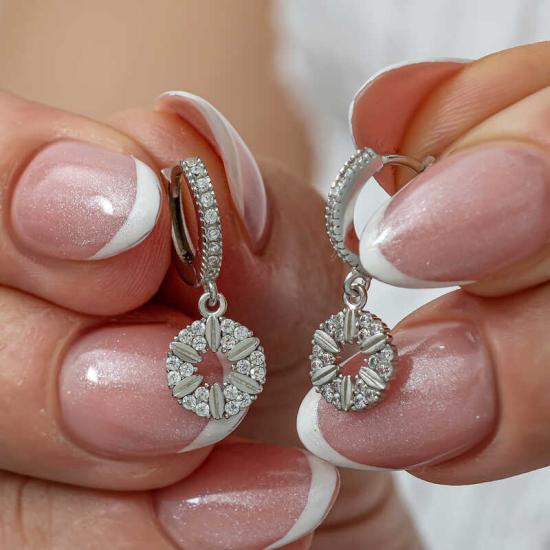 Gümüş Geometrik Desenli Kadın Küpe Gümüş Geometrik Desenli Kadın Küpe